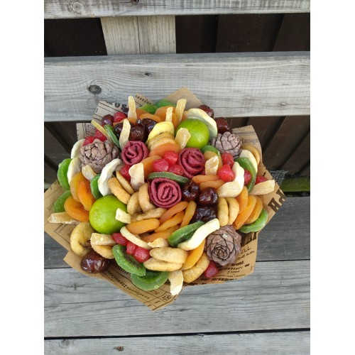 Подарочный букет из сухофруктов с шишками «Идилия»