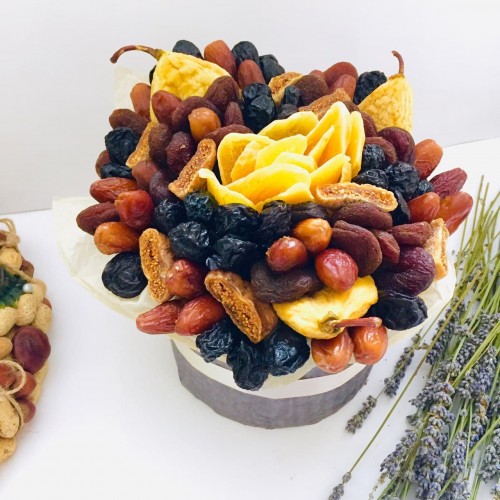 Композиция в шляпной коробке