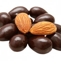 Миндаль в молочном шоколаде
